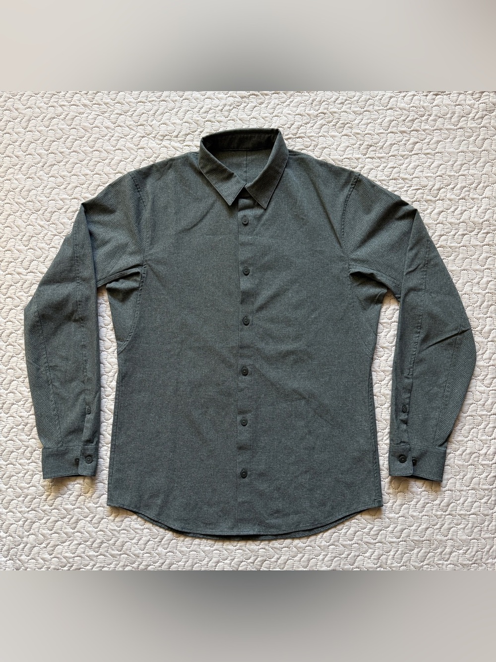 Lululemon Men’s Medium Micro Check Button Up Ventilated Performance long Sleeve